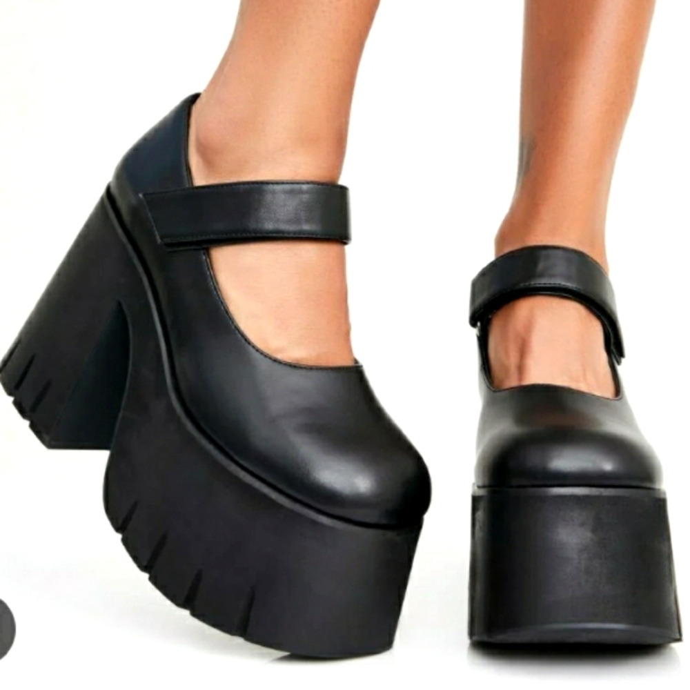 SOLD: New "I Got Levels" Mary Janes 11 - Rare